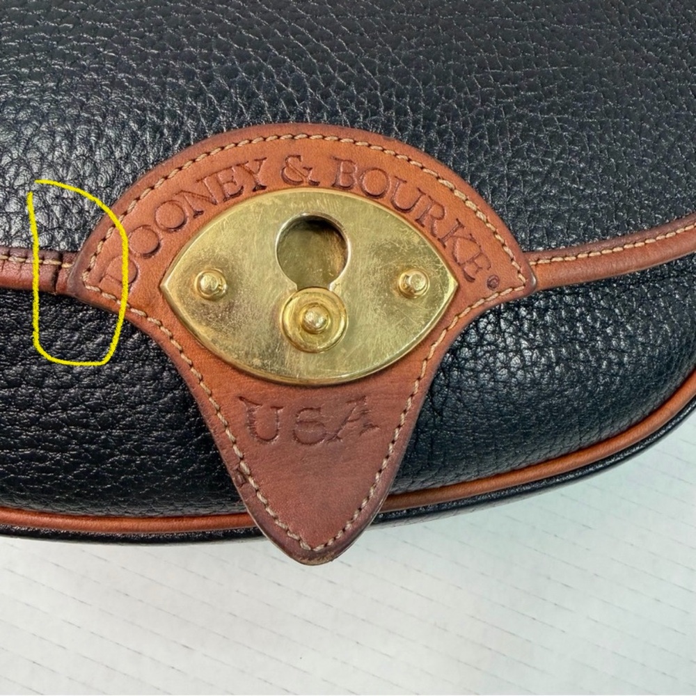 Vintage Dooney & Bourke AWL Black & Tan Leather Crossbody Cavalry / Saddle Bag - Picture 2 of 16